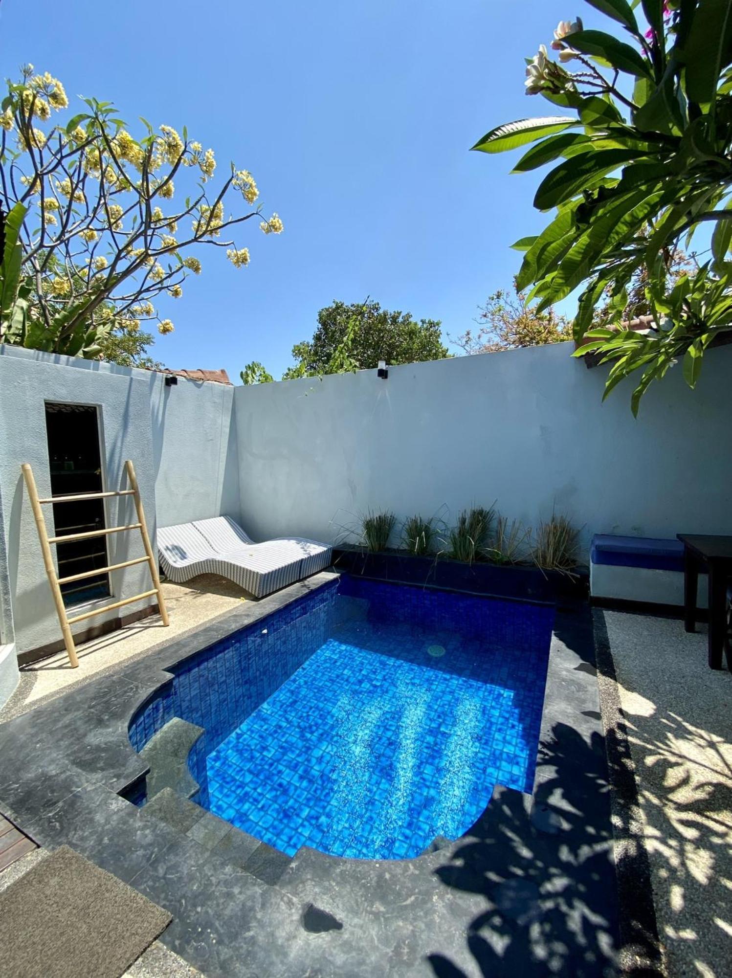 Stay Shark Villas Gili Air Exterior photo