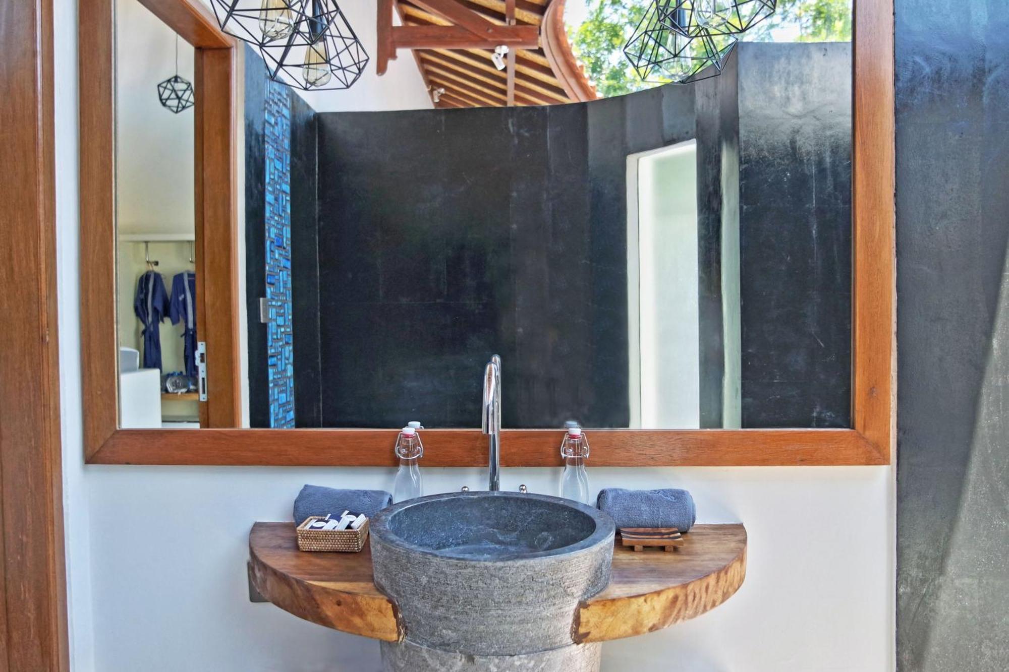 Stay Shark Villas Gili Air Exterior photo